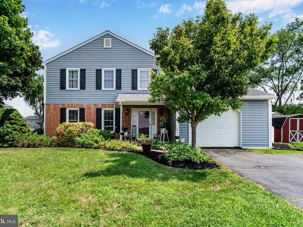 812 N MARKET STREET , MECHANICSBURG, PA 17055