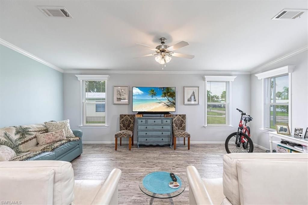 585 Cape Florida Ln, Naples, FL 34104 Photo