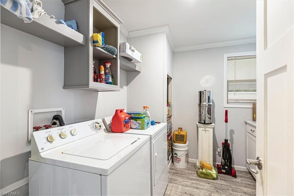 585 Cape Florida Ln, Naples, FL 34104 Photo