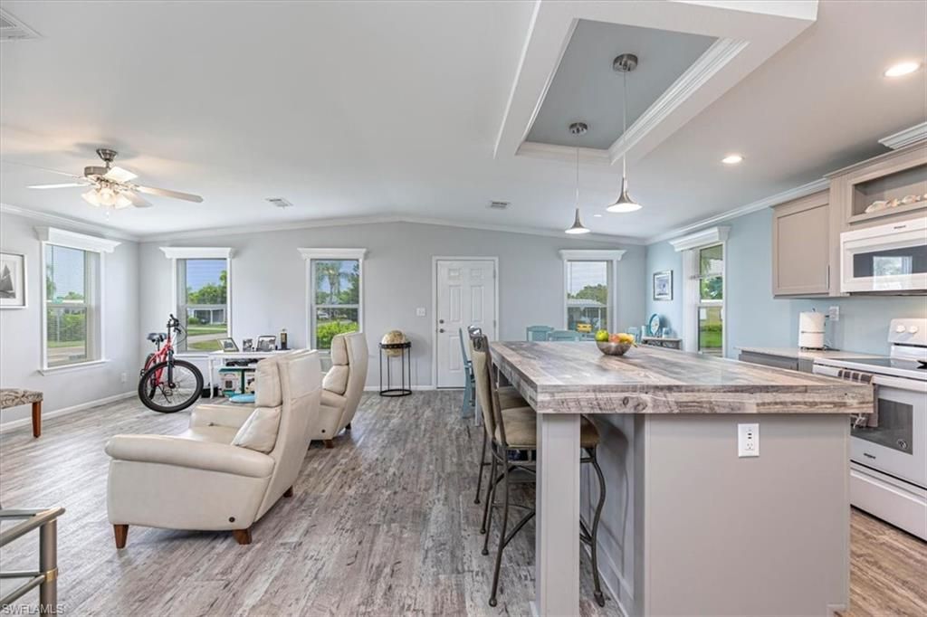 585 Cape Florida Ln, Naples, FL 34104 Photo