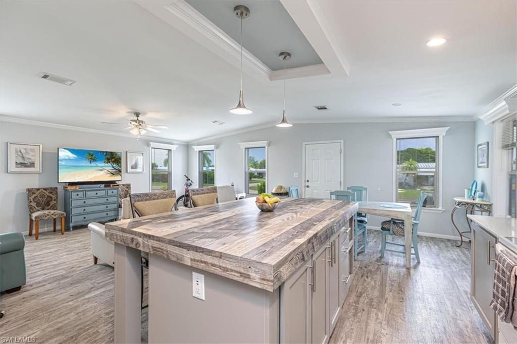 585 Cape Florida Ln, Naples, FL 34104 Photo