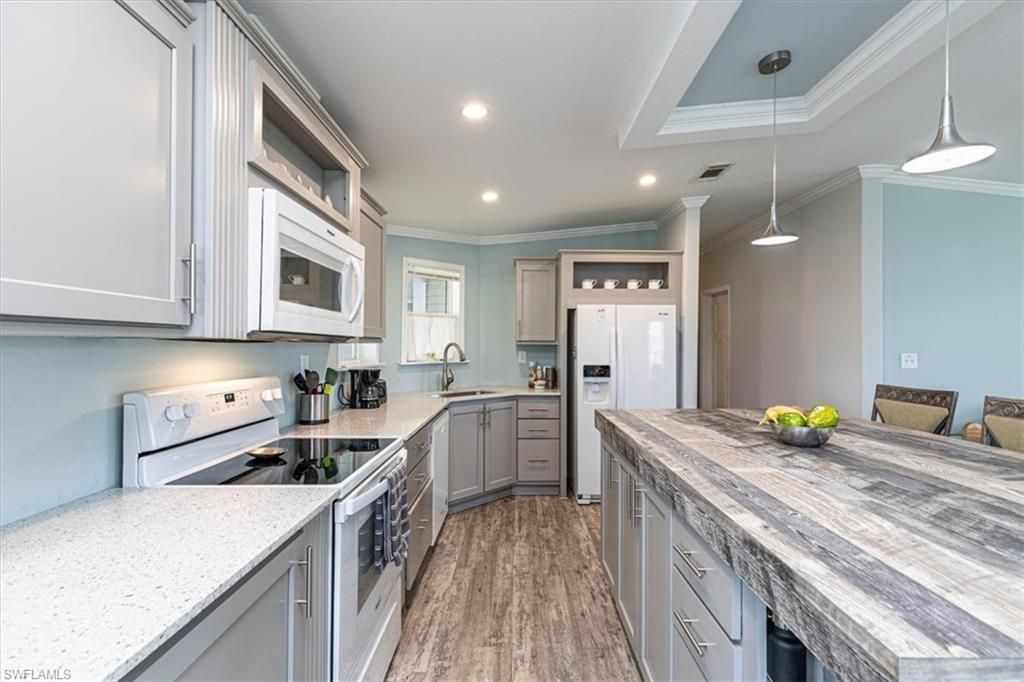 585 Cape Florida Ln, Naples, FL 34104 Photo