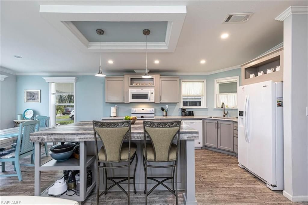 585 Cape Florida Ln, Naples, FL 34104 Photo