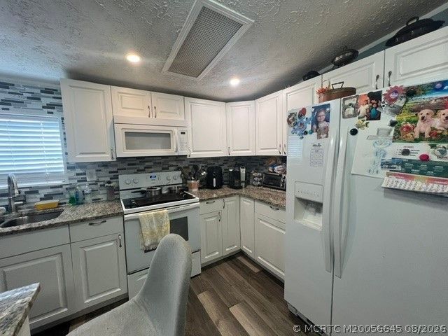9 N Eric Circle, Greenacres, FL 33463 Photo