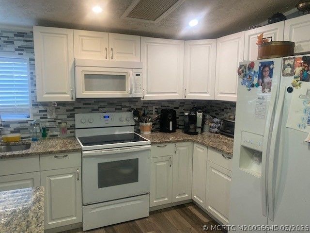 9 N Eric Circle, Greenacres, FL 33463 Photo