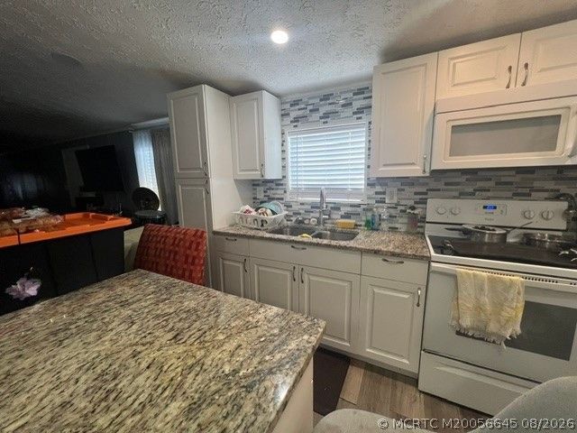 9 N Eric Circle, Greenacres, FL 33463 Photo