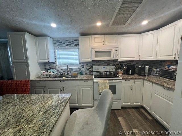 9 N Eric Circle, Greenacres, FL 33463 Photo
