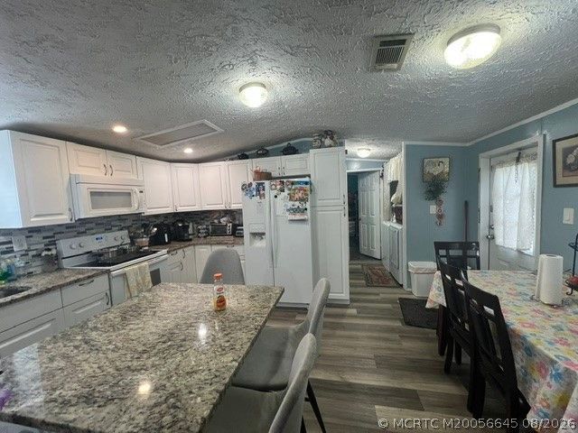 9 N Eric Circle, Greenacres, FL 33463 Photo