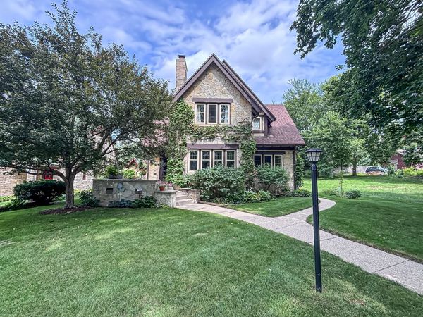 210 W College Ave, Waukesha, WI 53186