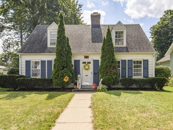 129 W Laflin Ave, Waukesha, WI 53186