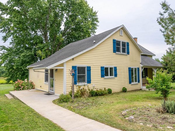 4002 W Bonniwell Rd, Mequon, WI 53097