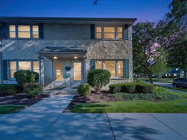 4863 N Santa Monica Blvd, Whitefish Bay, WI 53217