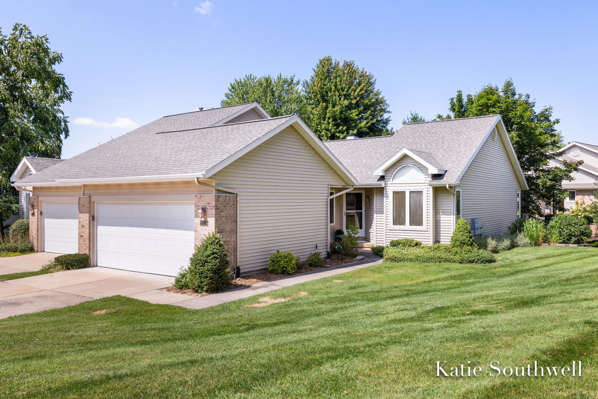 2116 Shetland Drive Ne, Grand Rapids, MI 49505 Main Photo
