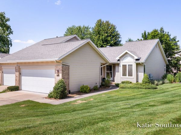 2116 Shetland Drive NE, Grand Rapids, MI 49505