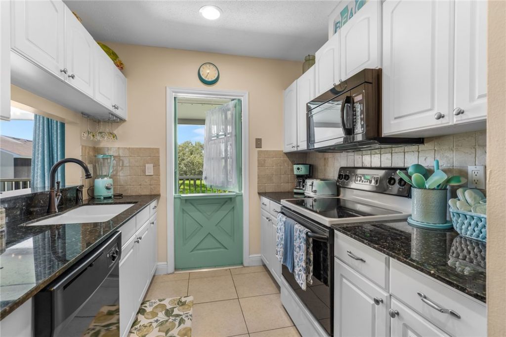 3209 S Lakeview Circle, Unit 8202, Hutchinson Island, FL 34949 Photo