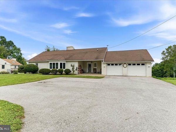 1679 HORSESHOE PIKE, GLENMOORE, PA 19343