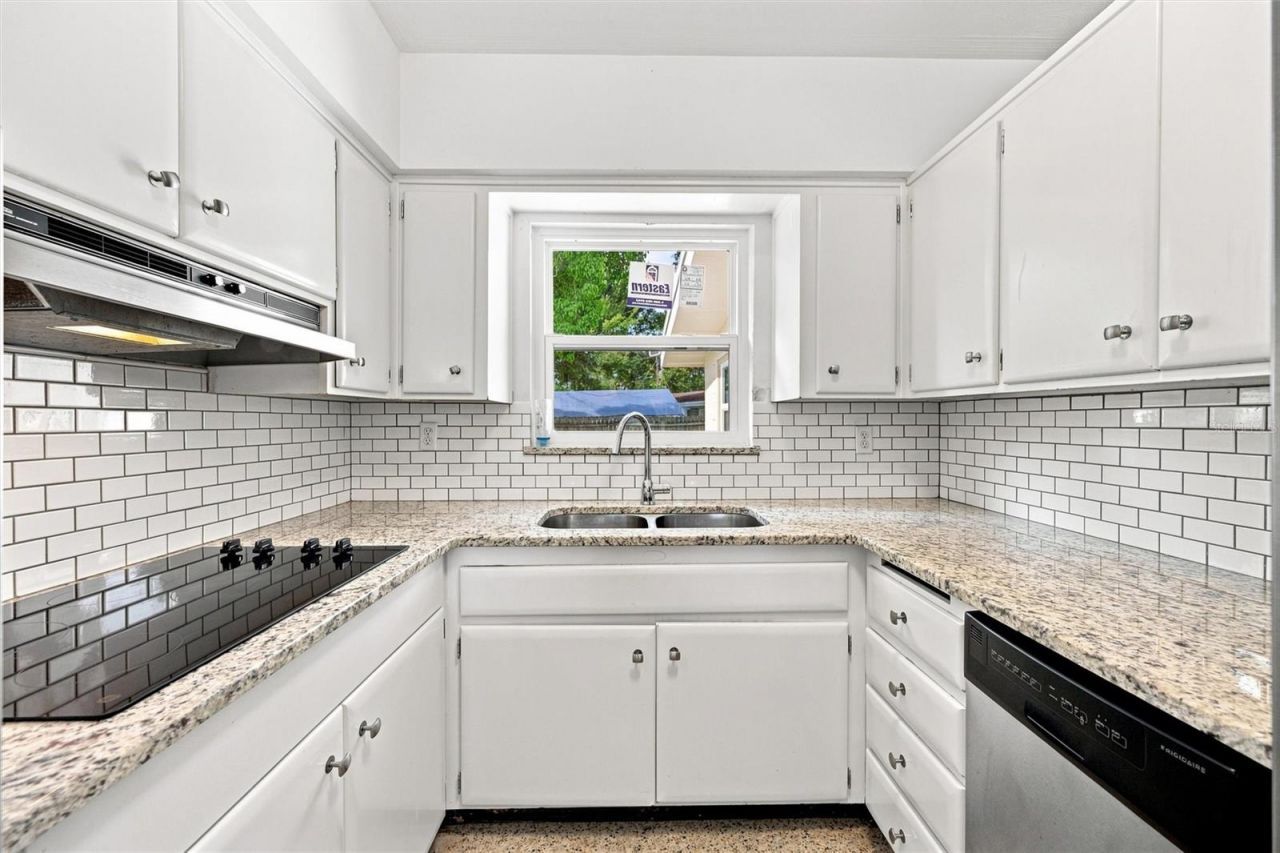 1906 15th Avenue Drive W, Bradenton, FL 34205 Photo