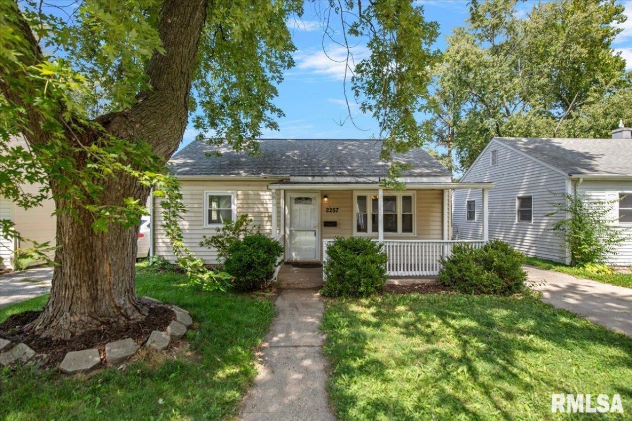 2257 E Converse Avenue, Springfield, IL 62702 Main Photo