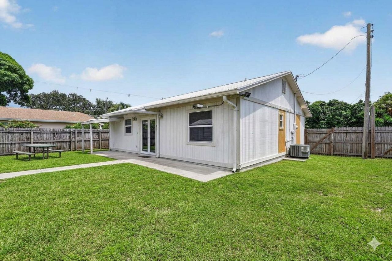 207/227 Ethelyn Drive, West Palm Beach, FL 33415 Photo