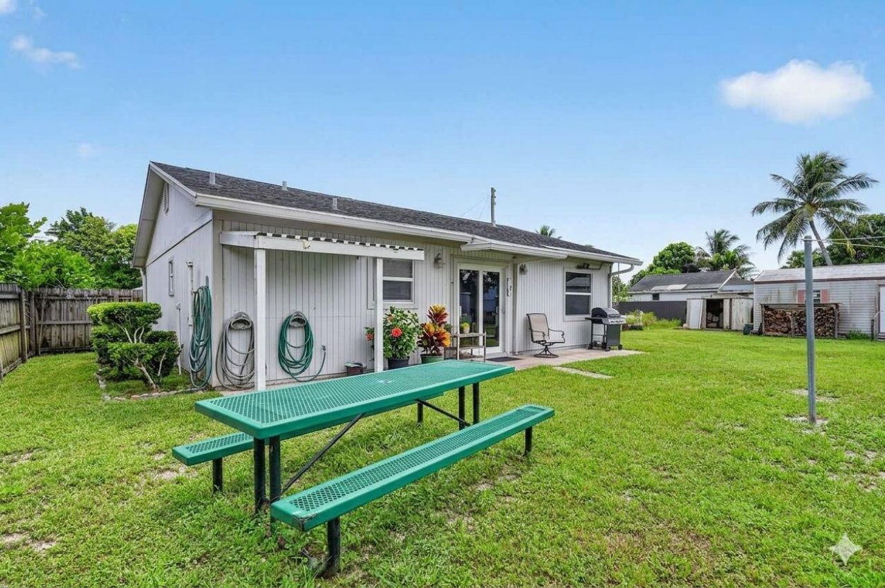 207/227 Ethelyn Drive, West Palm Beach, FL 33415 Photo