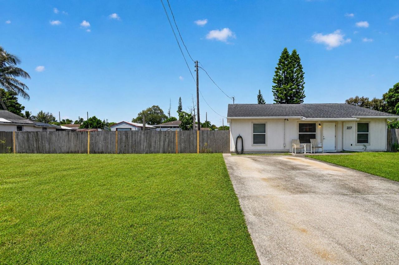 207/227 Ethelyn Drive, West Palm Beach, FL 33415 Photo