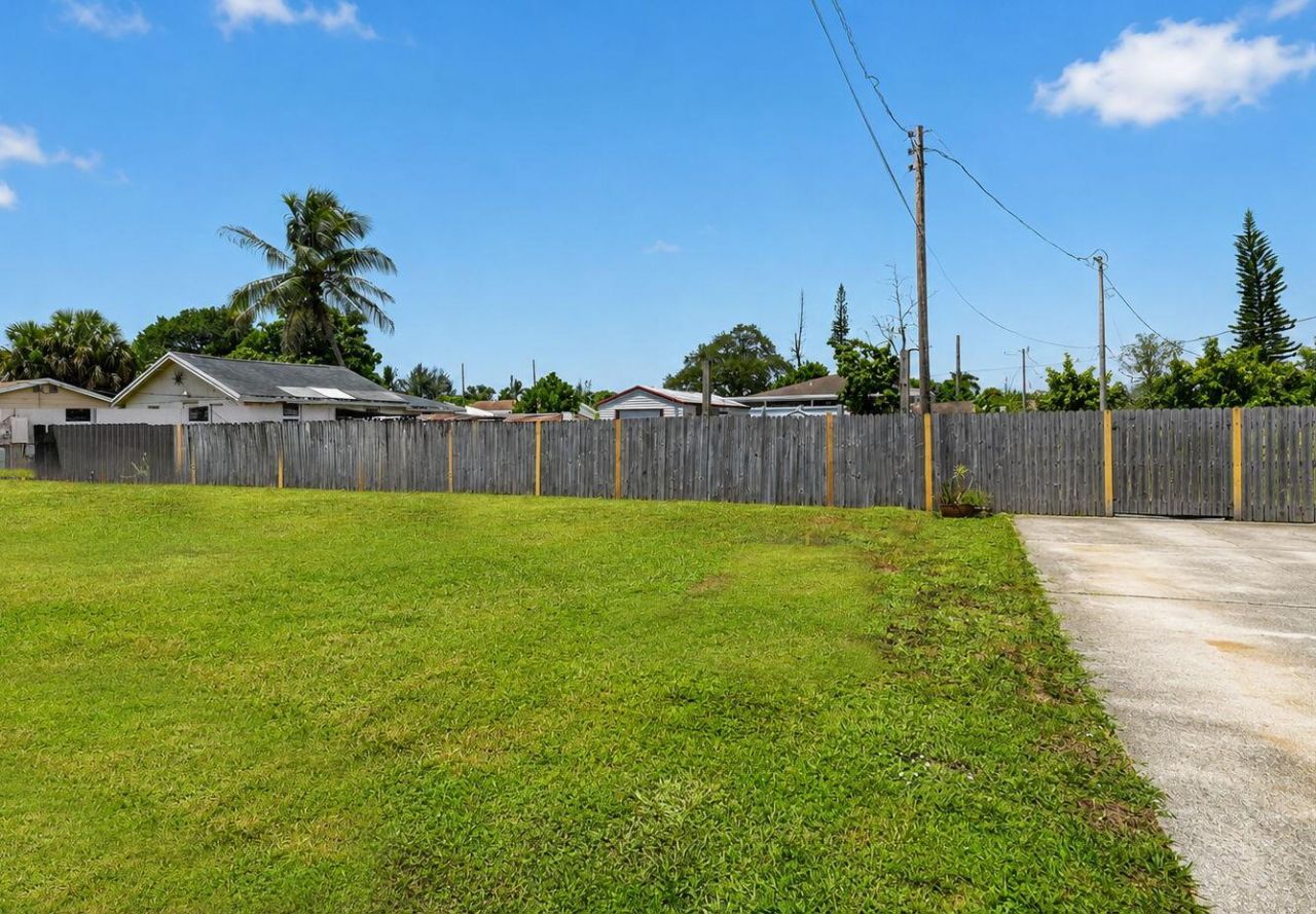 207/227 Ethelyn Drive, West Palm Beach, FL 33415 Photo