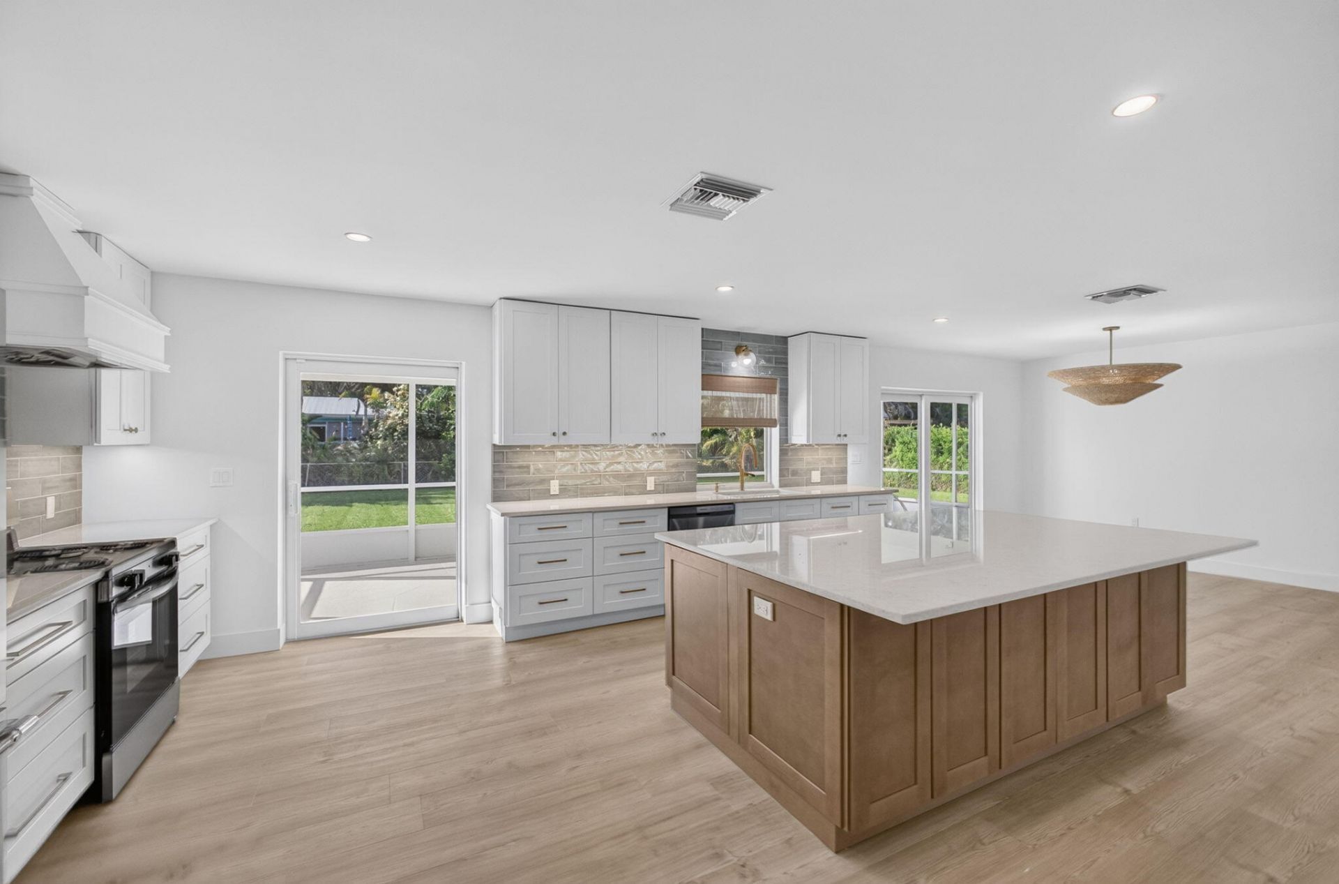 8816 SE Alabama Place, Hobe Sound, FL 33455 Photo