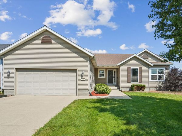 2114 Radcliffe Drive SW, Cedar Rapids, IA 52404
