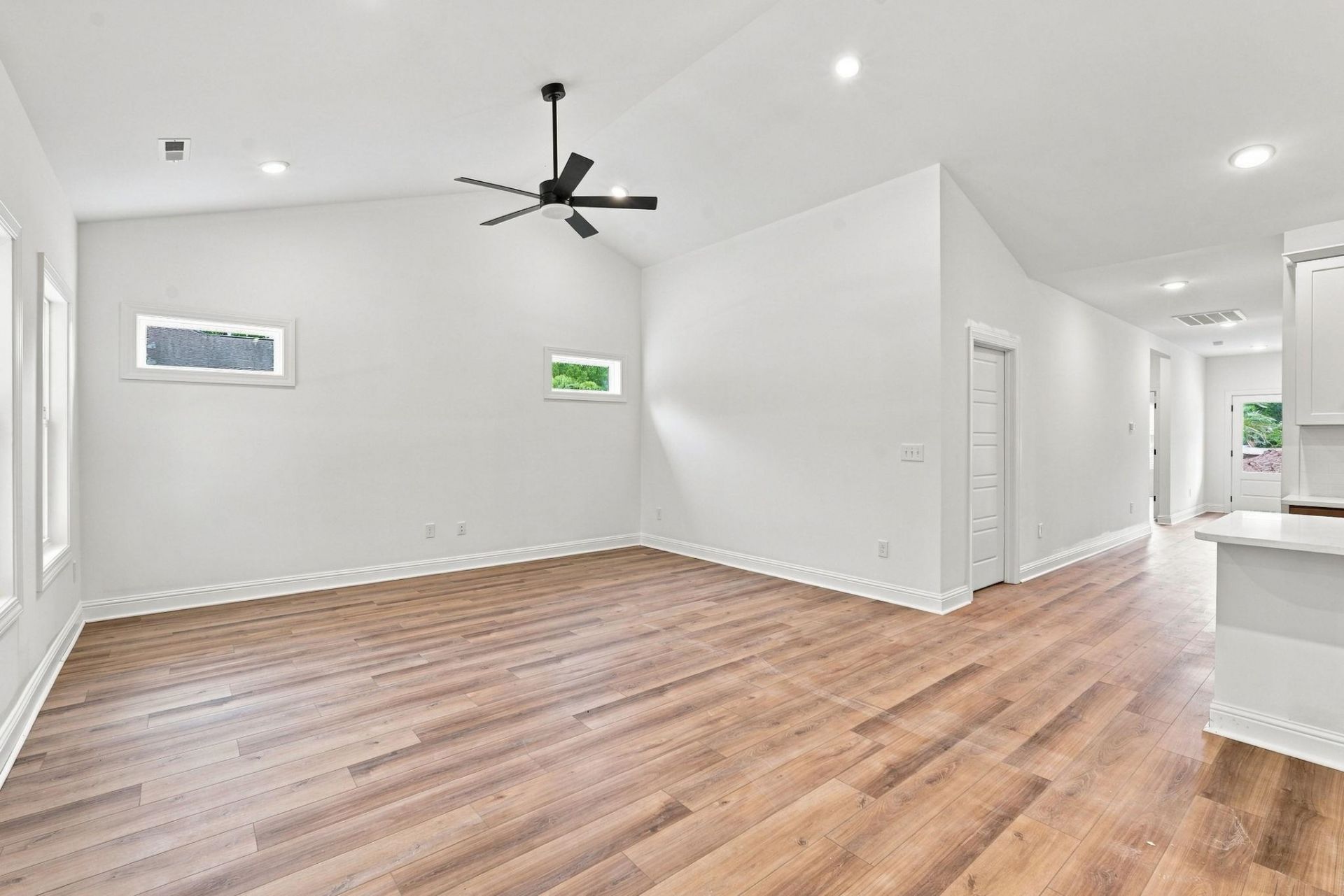 2033 Meadowood Ln. Photo 12