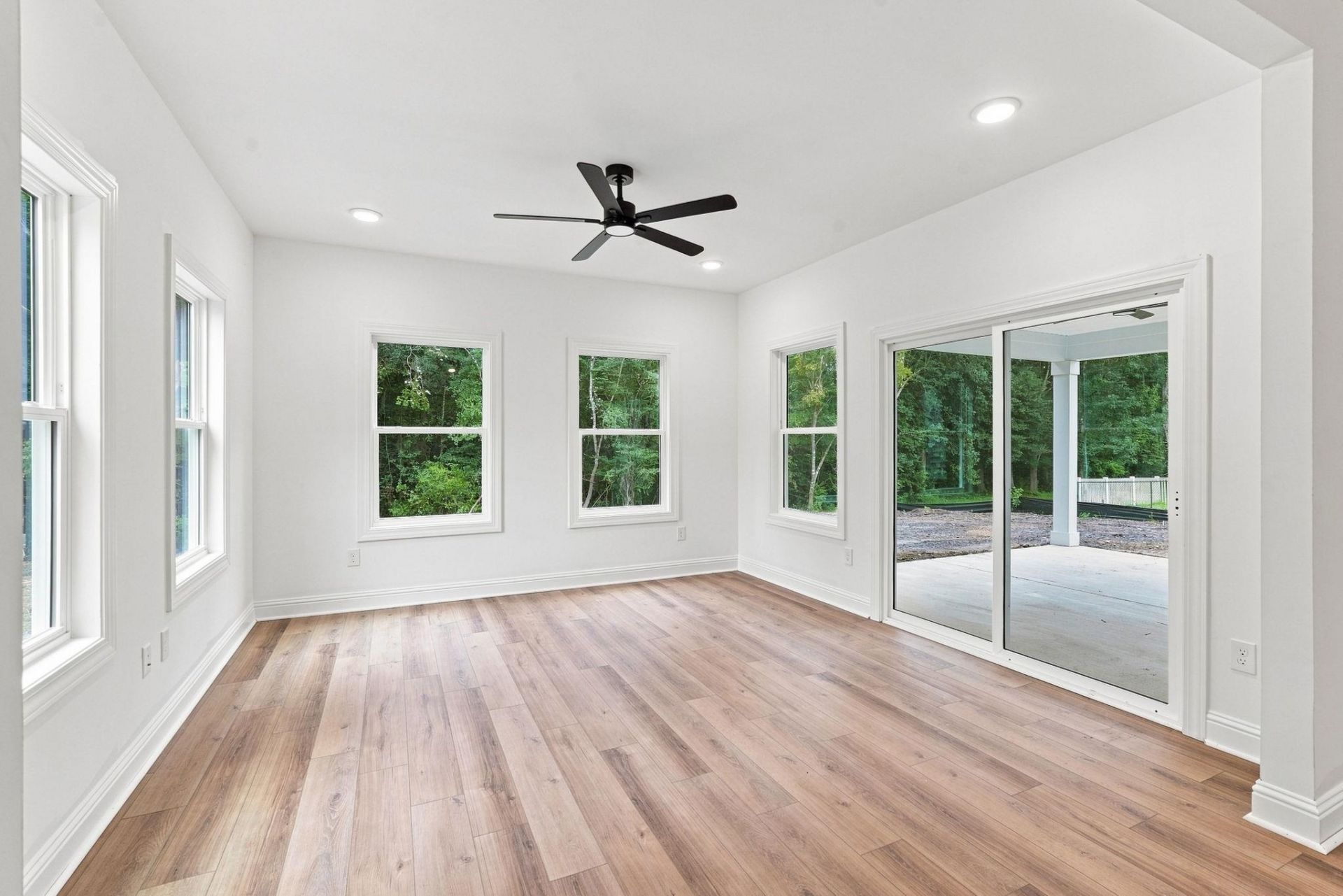 2033 Meadowood Ln. Photo 14