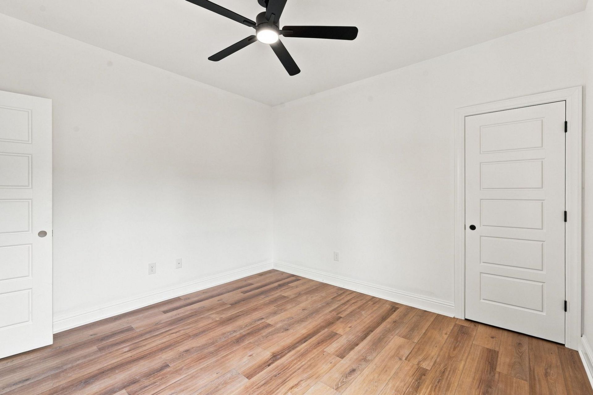 2033 Meadowood Ln. Photo 22