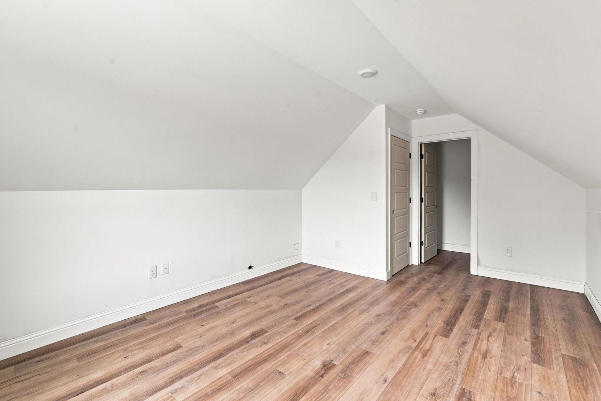 2033 Meadowood Ln. Photo 23