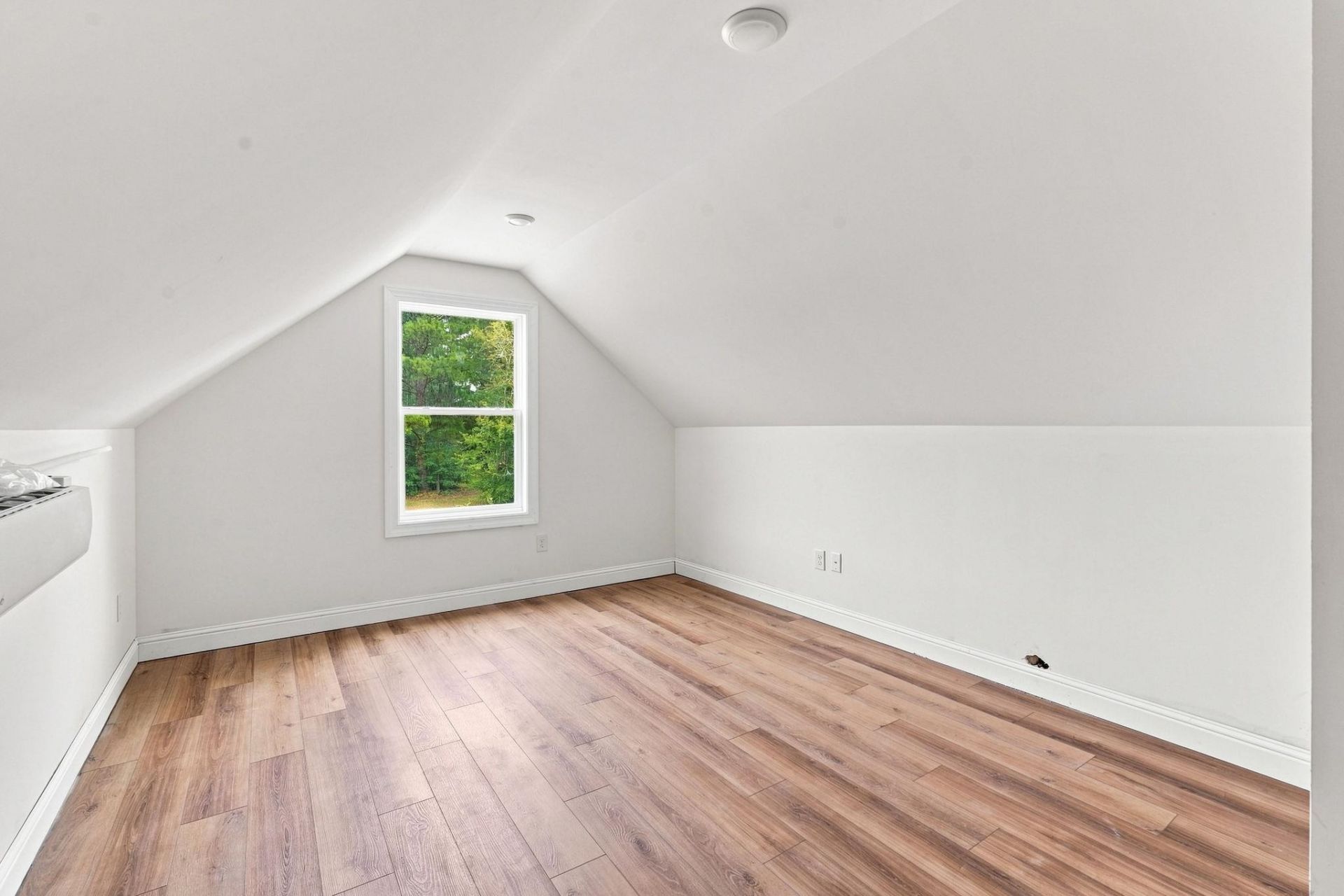 2033 Meadowood Ln. Photo 24