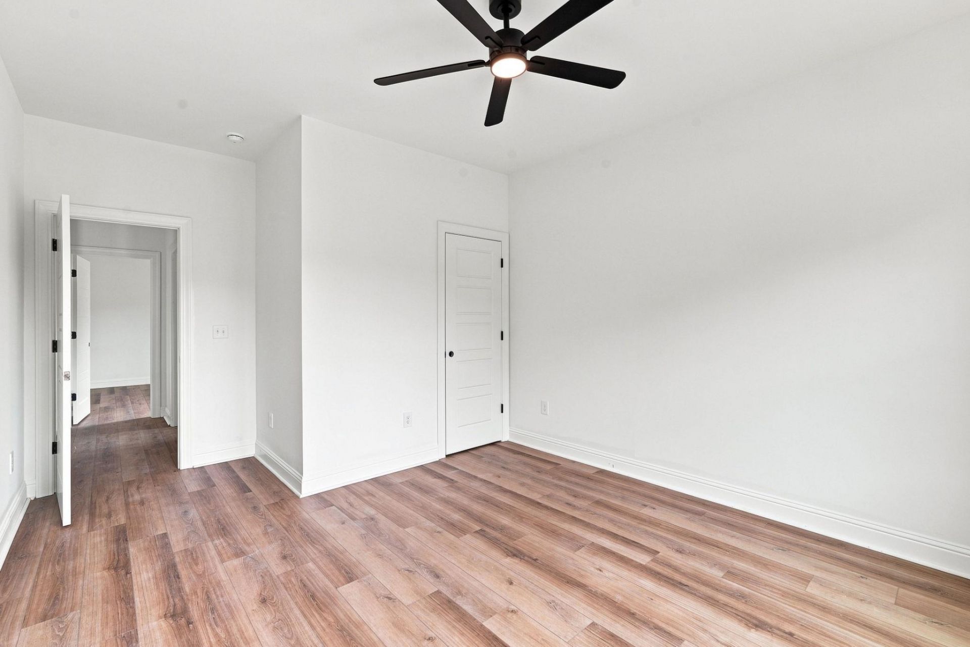 2033 Meadowood Ln. Photo 25