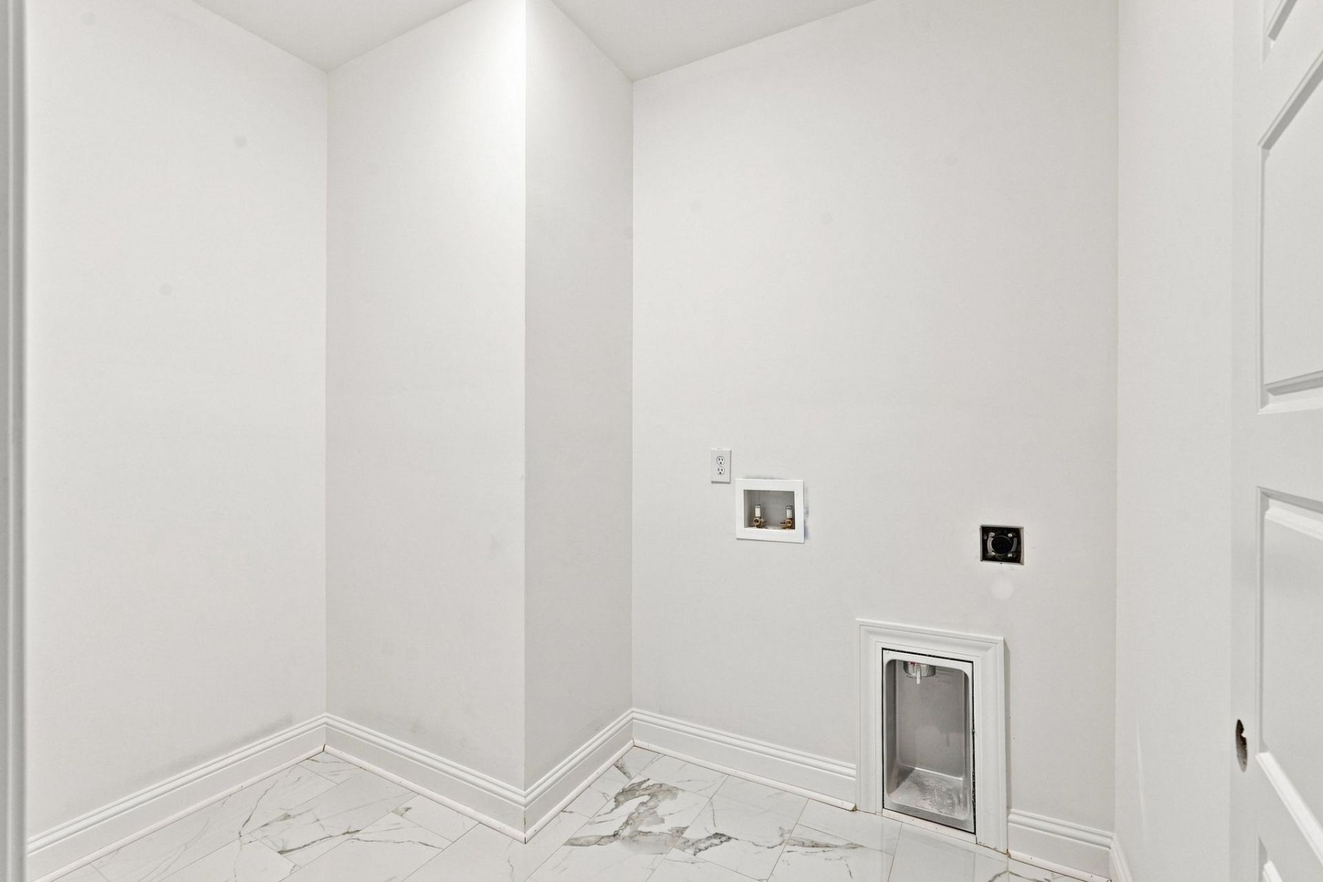 2033 Meadowood Ln. Photo 28