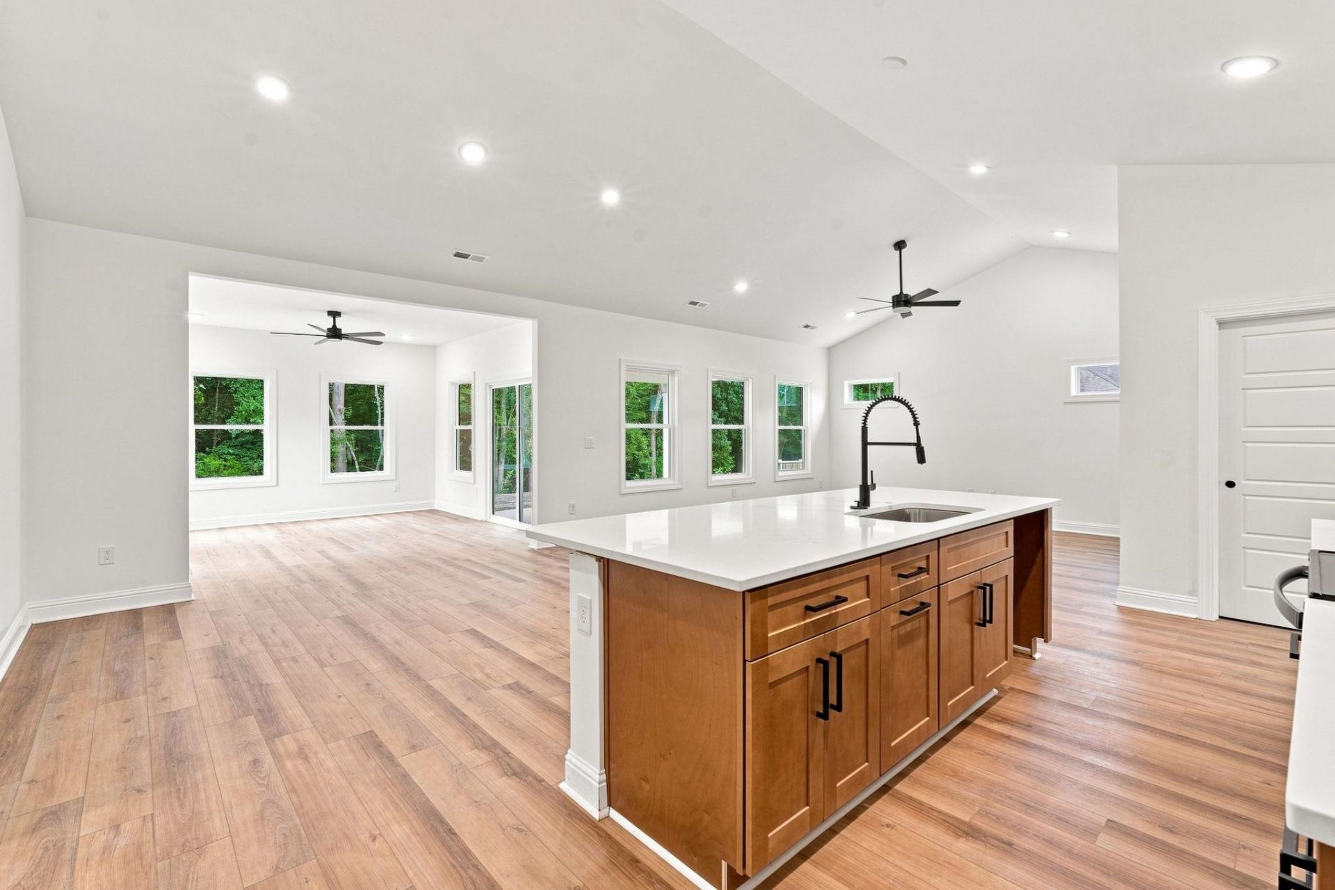 2033 Meadowood Ln. Photo 4