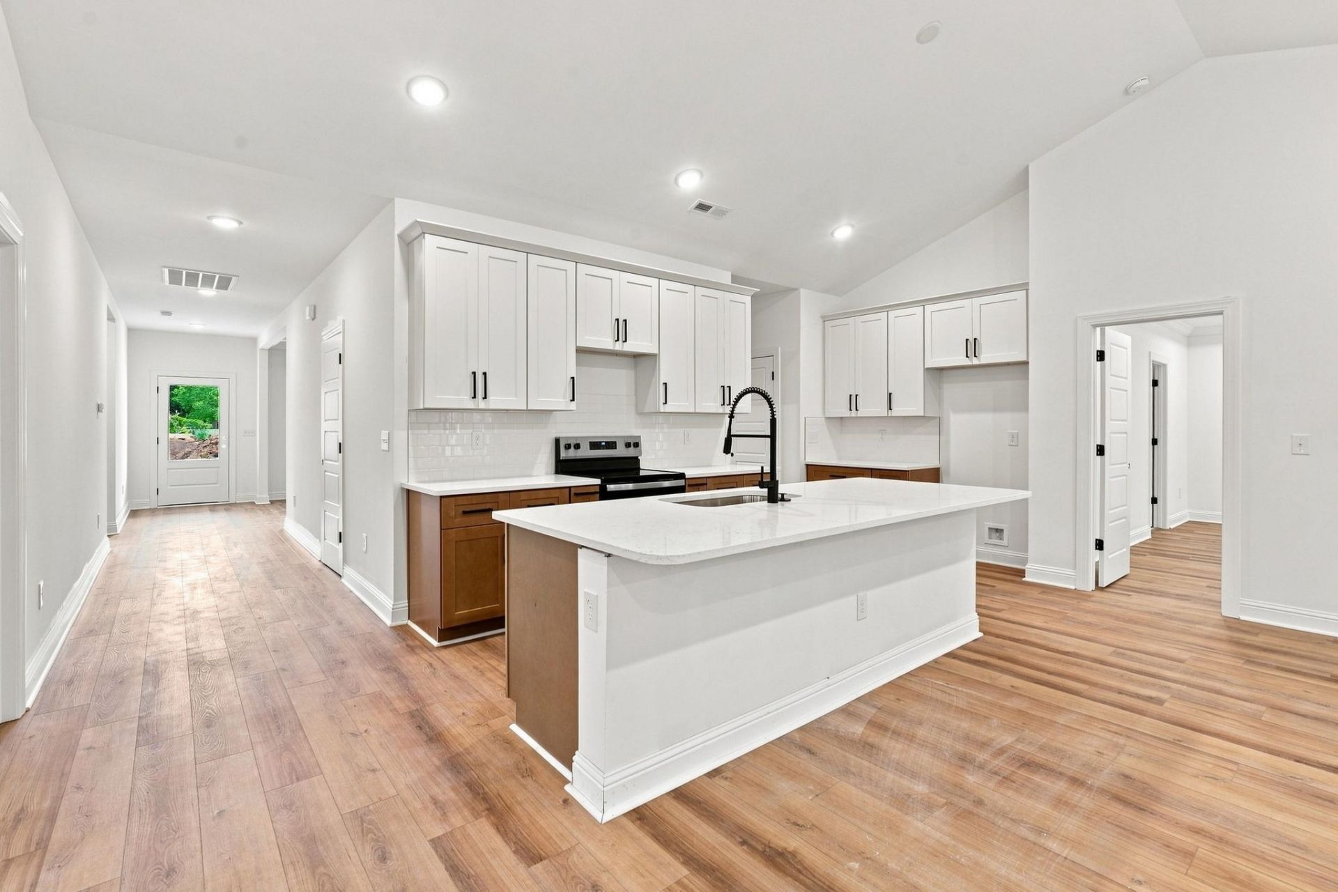 2033 Meadowood Ln. Photo 7