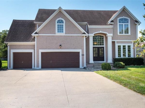 5913 NE Coral Circle, Lee's Summit, MO 64064
