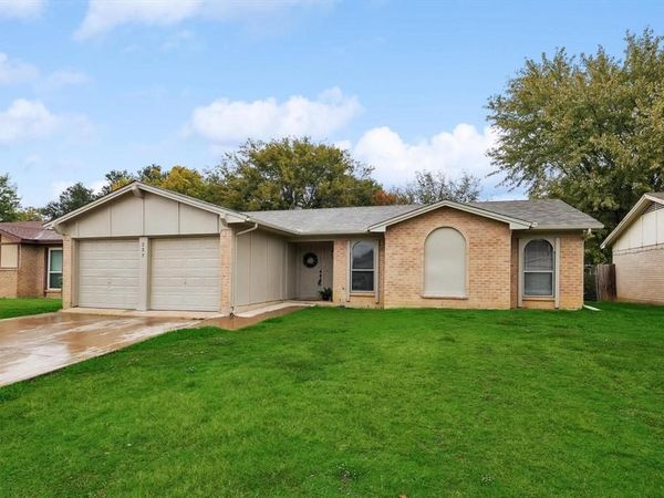 237 Volunteer Drive, Arlington, TX 76014