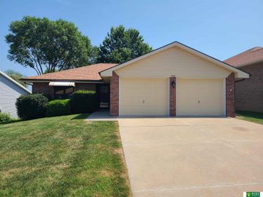 5644 Enterprise Drive, Lincoln, NE 68521