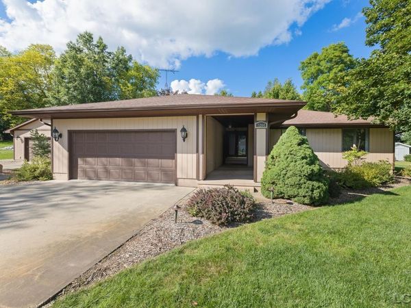 1284 Buckingham , Adrian, MI 49221