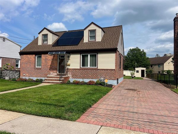 106 Lawrence Street , Uniondale, NY 11553