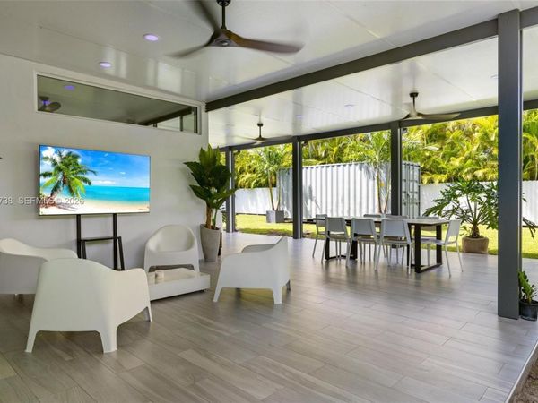 6140 SW 65th Ave, South Miami, FL 33143