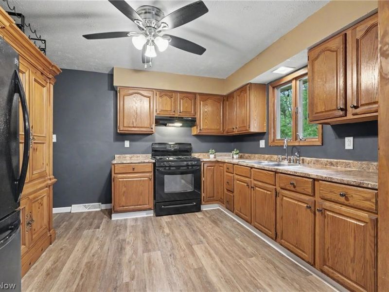 839 Sheffield Road, Sheffield Lake, OH 44054 Photo 7