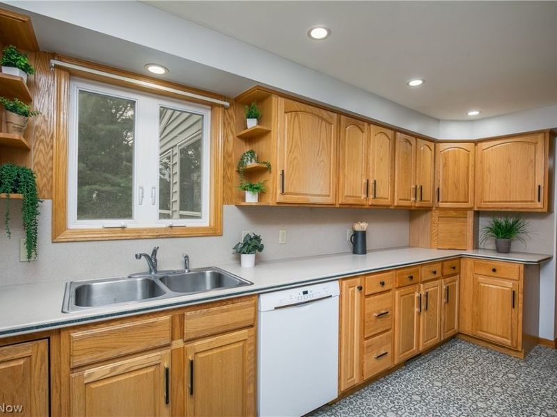 9786 Hocking Street NW, Massillon, OH 44646 Photo 9