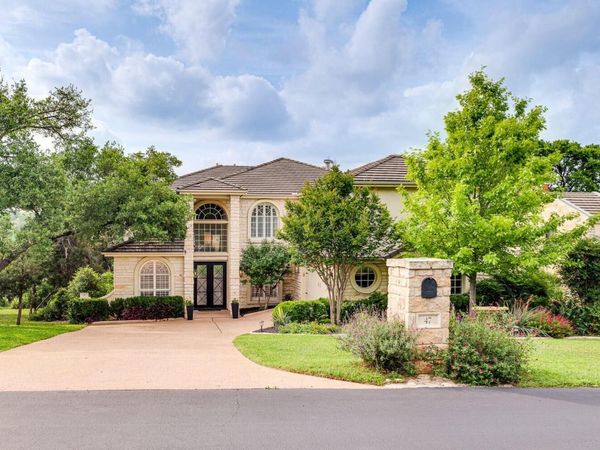 47 WATERFALL DR, The Hills, TX 78738