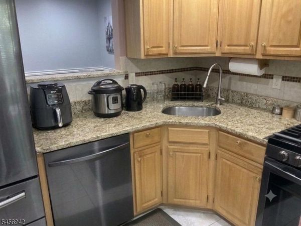 22 Jill Ct, Franklin, NJ 08873