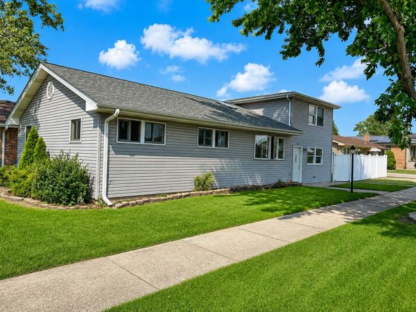5950 W 87th Place , Oak Lawn, IL 60453