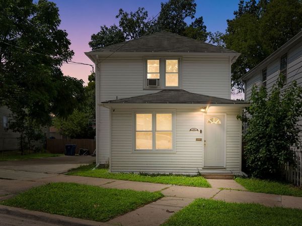 556 Caroline Place , Waukegan, IL 60085