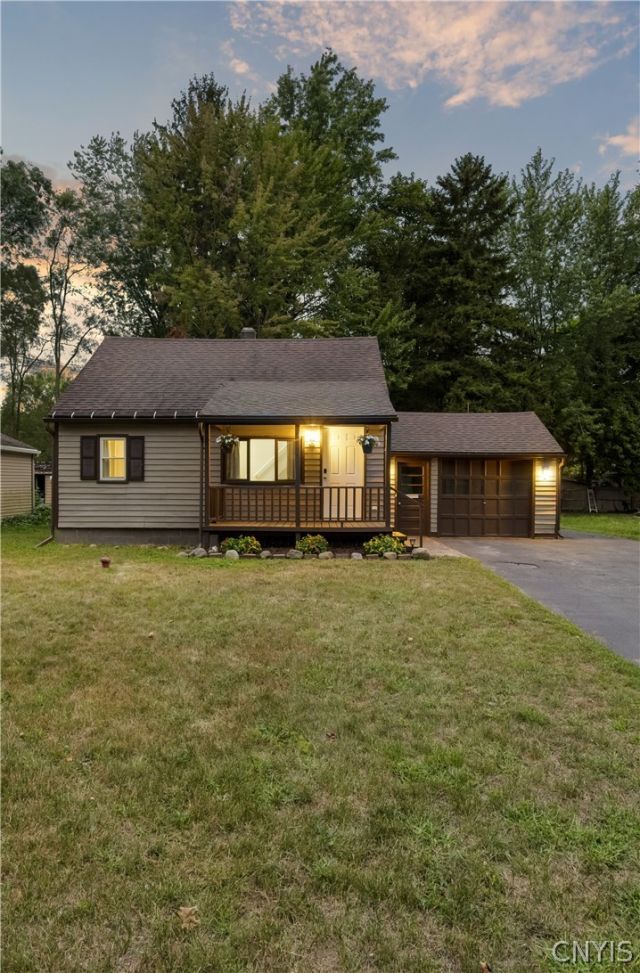114 Maple Manor Drive , Syracuse, NY 13212 Main Photo